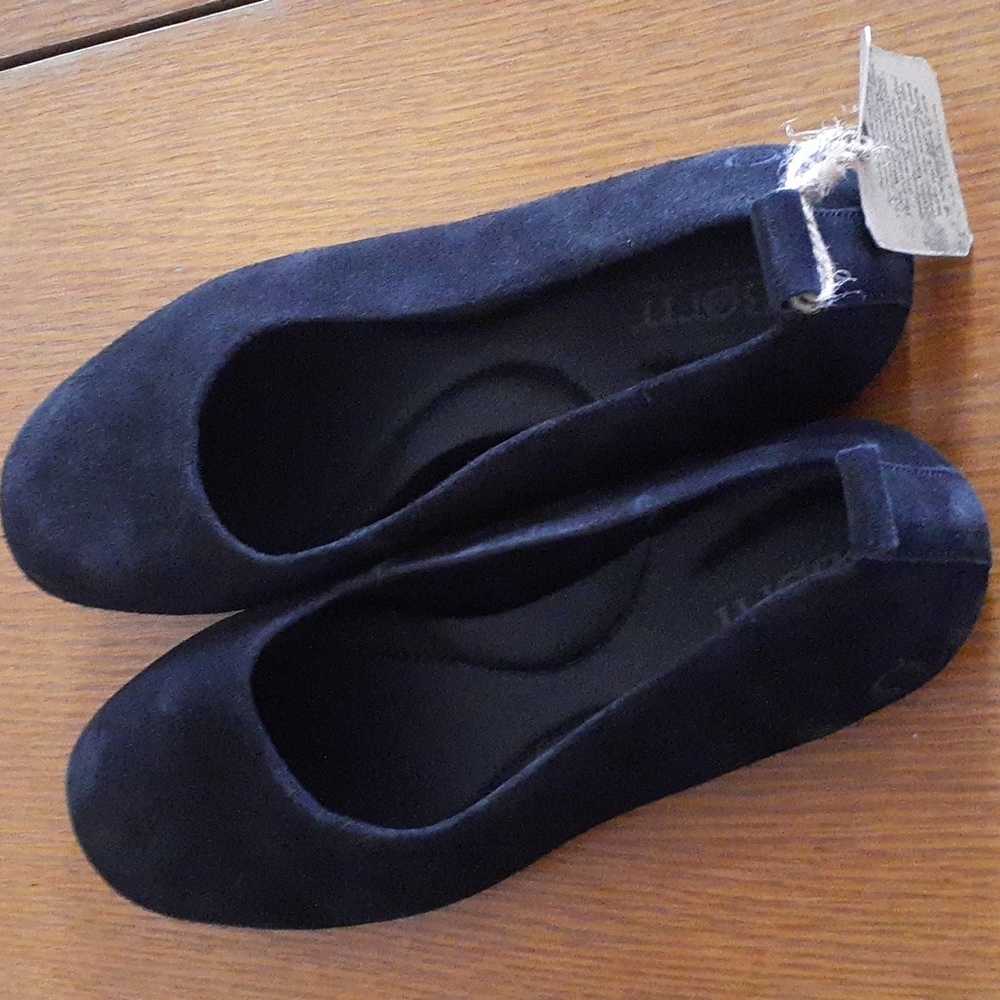 Born Size 10M Black Suede Shoes F104